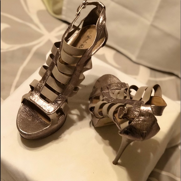 GEN E RATION HEELS - Picture 2 of 3